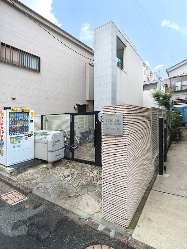 STELLA洗足池 のエントランス