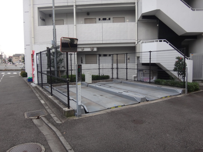 カスタリア用賀の駐車場|駐車場です