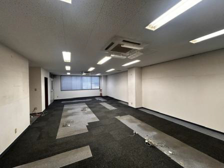 豊中市岡上の町４丁目の店舗事務所
