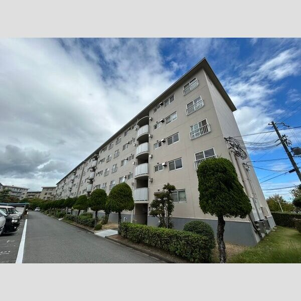 神陵台北住宅66号棟の外観