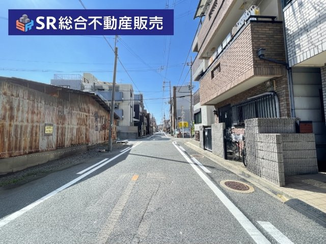 長栄寺中古戸建の駐車場|お車をお持ちの方には必要な駐車場は駐車スペース2台分（車種による）です！シャッター付き車庫で雨風から愛車を守れます！