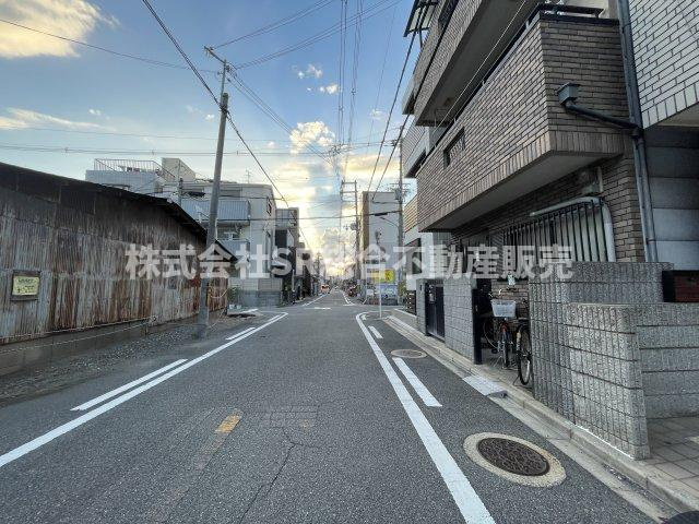 長栄寺中古戸建の前面道路含む現地写真|当日予約も大歓迎です！土日祝、雨の日やお子様連れのお客様の送迎も可能ですのでお気になさらずお問合せ下さい。お仕事終わりのお時間にも柔軟に対応致しますのでお気軽にお申し付け下さいませ。