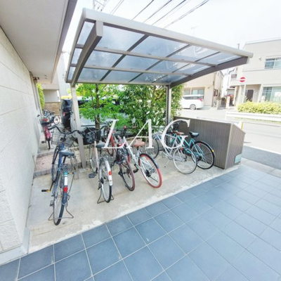 【その他共用部分】 | Aura Maison | 駐輪場です。
