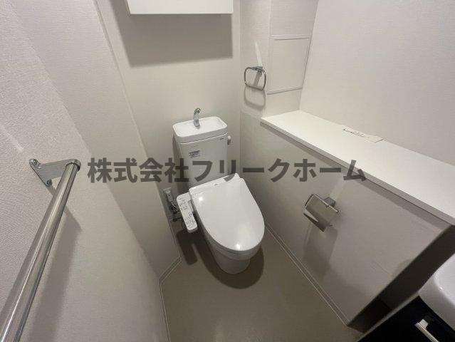 三鷹市下連雀３丁目の賃貸マンションのトイレ