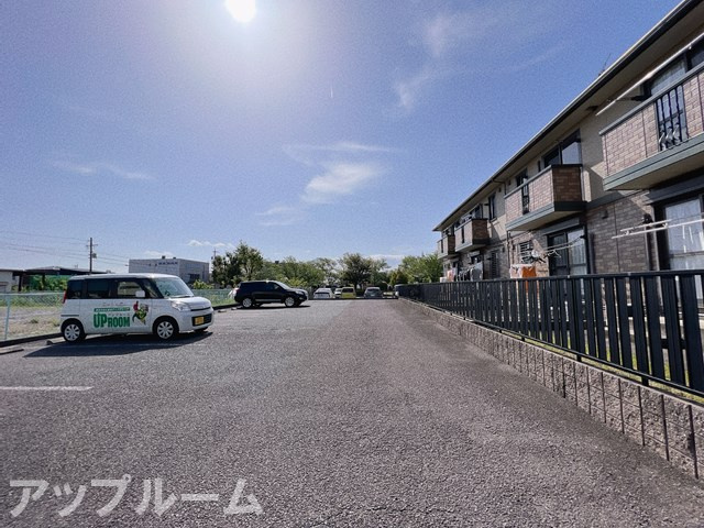 春日井市美濃町３丁目のアパートの駐車場