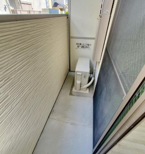 所沢市緑町４丁目のアパートのバルコニー