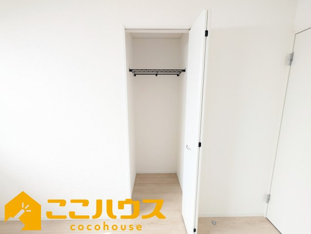 読谷村大木第４　クレイドルガーデン　新築戸建て　全３棟　3号棟の収納|洋服が多い方でも安心の収納力