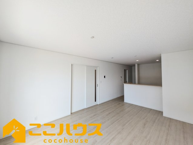 読谷村大木第４　クレイドルガーデン　新築戸建て　全３棟　3号棟の居間・リビング|LDK16.2帖
