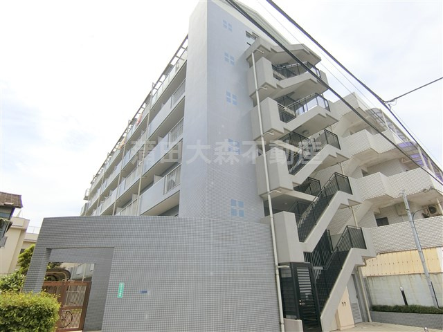 アソシエール糀谷の外観|1990年2月築　RC鉄筋コンクリート造地上6階建て総戸数46戸の人気賃貸マンション　東京都大田区西糀谷4丁目　京急空港線糀谷駅徒歩5分、京急本線京急蒲田駅徒歩12分