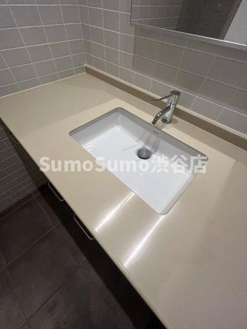 A-standard渋谷桜丘の洗面所|スペースが確保できる洗面所です