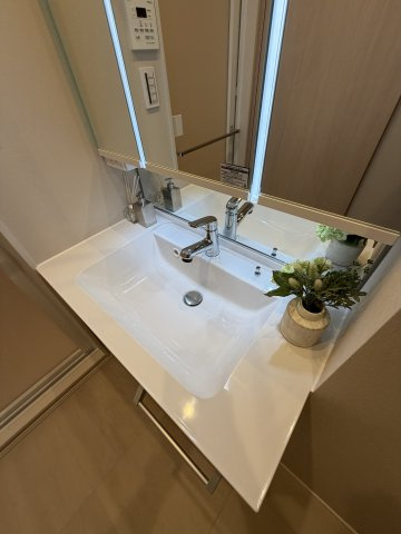 中野区本町４丁目の中古マンションの独立洗面台