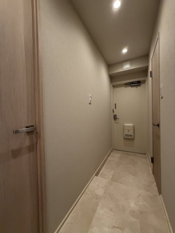 中野区本町４丁目の中古マンションのその他|玄関廊下（大理石貼り）