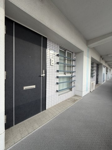 中野区本町４丁目の中古マンションの玄関