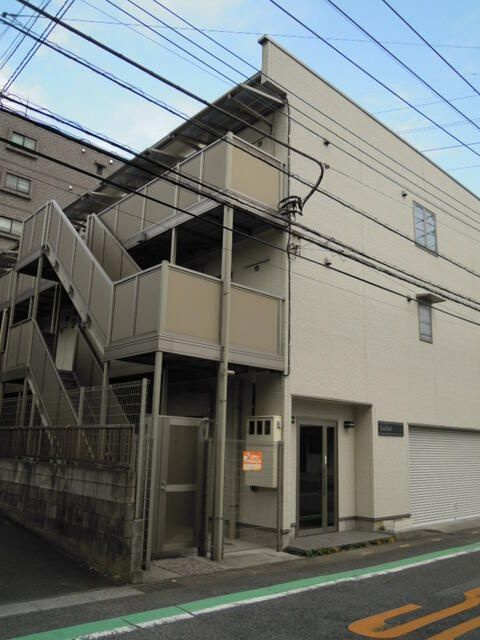 イースト．フィールド