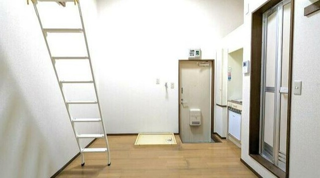 小平市小川町１丁目のアパートの玄関