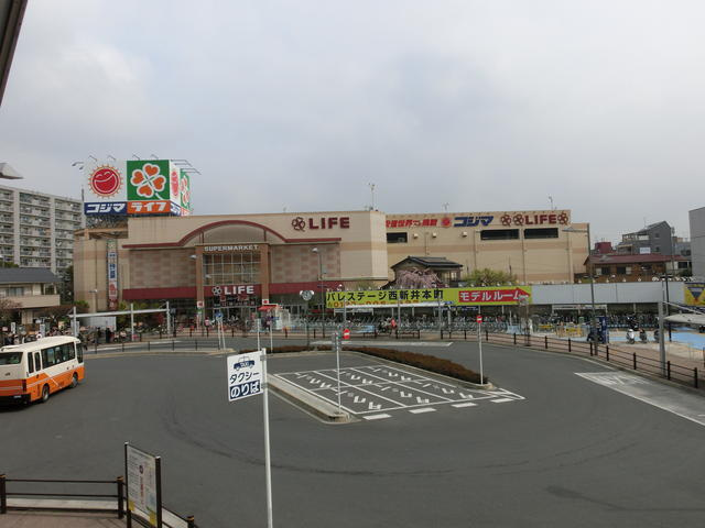 ライフ、コジマまで445m
