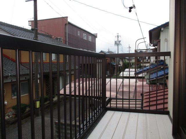 西改田松の木戸建のバルコニー