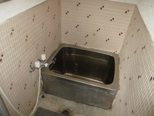 西改田松の木戸建の浴室