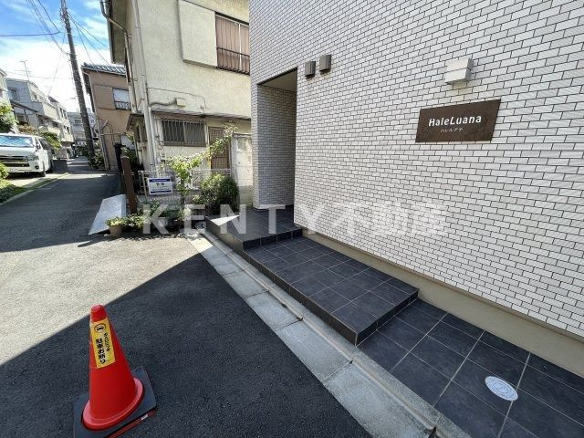 【エントランス】 | ハレルアナ | 落ち着いたエントランスです