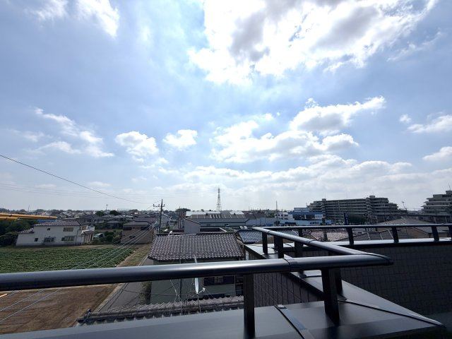 越谷市平方L１号棟　新築戸建の展望|空が広く感じられる気持ちの良い眺望。仕事や家事の合間にリフレッシュできます。