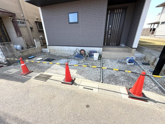 越谷市平方L１号棟　新築戸建の駐車場|車の出し入れがしやすいスペース。毎日の通勤や買い物での運転も安心です。