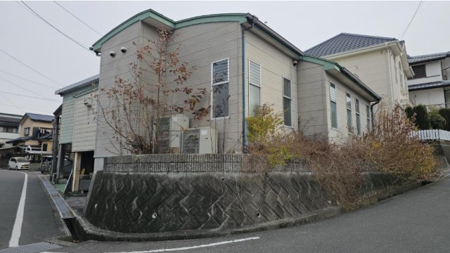「角地」高知市瀬戸南町2丁目　中古一戸建ての外観|緩やかなカーブを描いた屋根が特徴的な外観♪