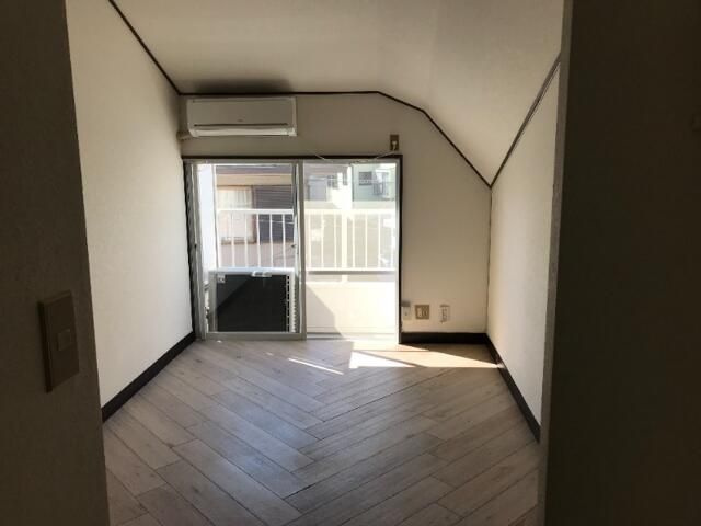 川崎市高津区下作延４丁目のアパートの居間・リビング