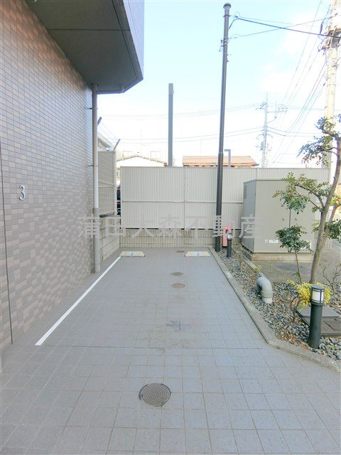 ルーブル大鳥居参番館の駐車場|敷地内平置き駐車場　空き状況等詳細はお問合せください。