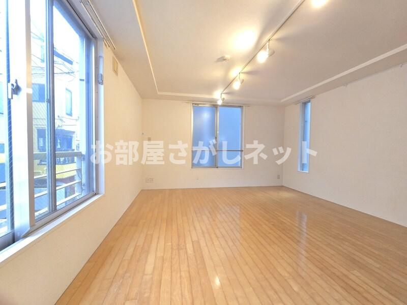 MODULOR中野新橋WEST【おとり物件なし】#学生・社会人にオススメ！初期費用分割払いOK！の居間・リビング
