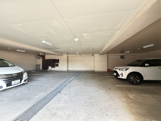 モンシャトー松戸の駐車場