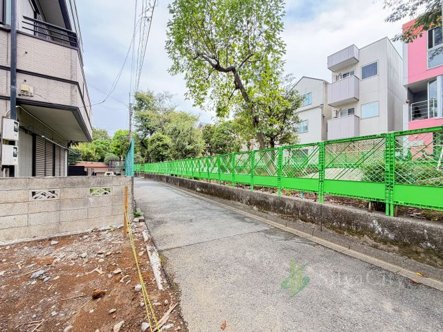 渋谷区西原1丁目の前面道路含む現地写真