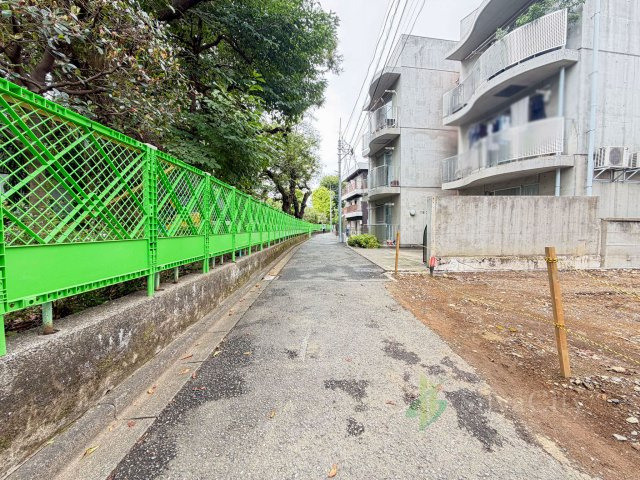 渋谷区西原1丁目の前面道路含む現地写真
