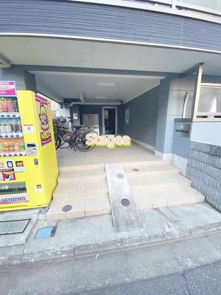 モンターナ元町のエントランス