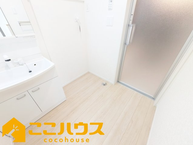 沖縄市胡屋第1　クレイドルガーデン　新築戸建て　全13棟　9号棟の脱衣所|脱衣所
