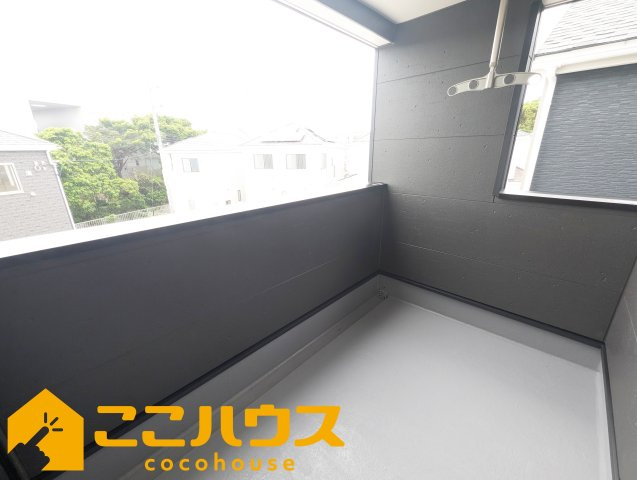 沖縄市胡屋第1　クレイドルガーデン　新築戸建て　全13棟　9号棟のバルコニー|急な雨でも安心のインナーバルコニー
