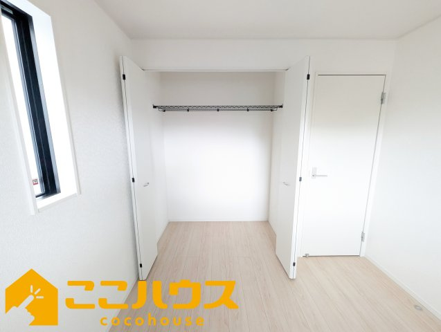 沖縄市胡屋第1　クレイドルガーデン　新築戸建て　全13棟　9号棟の収納|洋服が多い方でも安心の収納力

