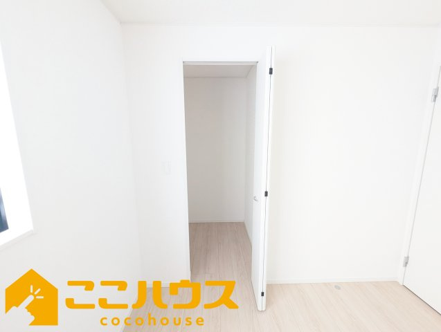 沖縄市胡屋第1　クレイドルガーデン　新築戸建て　全13棟　9号棟の収納|洋服が多い方でも安心の収納力
