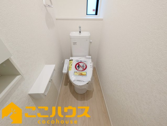 沖縄市胡屋第1　クレイドルガーデン　新築戸建て　全13棟　9号棟のトイレ|2階トイレ
