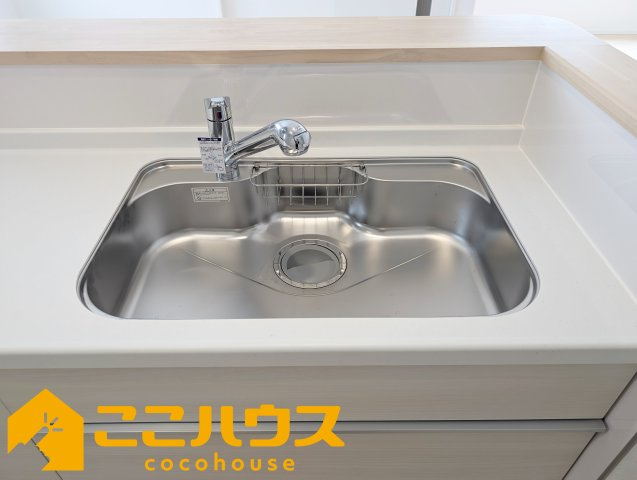 沖縄市胡屋第1　クレイドルガーデン　新築戸建て　全13棟　9号棟のキッチン|洗い物のしやすいワイドシンク
