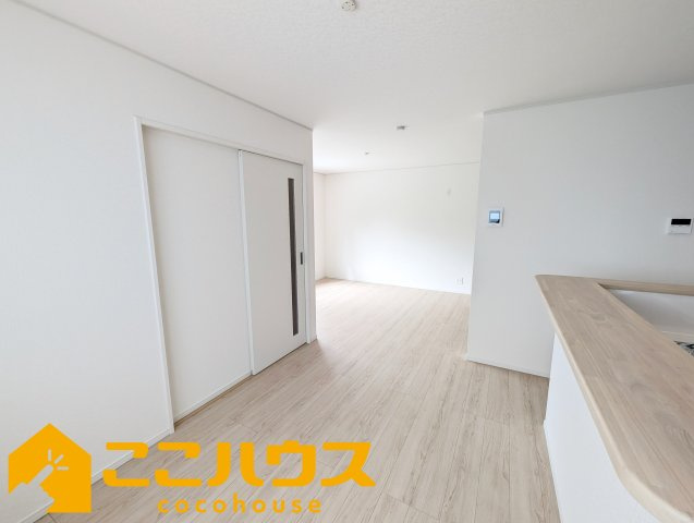 沖縄市胡屋第1　クレイドルガーデン　新築戸建て　全13棟　9号棟のキッチン|LDK17帖
