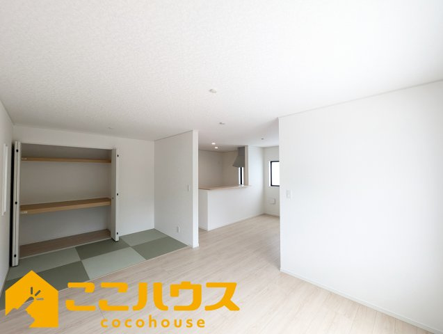 沖縄市胡屋第1　クレイドルガーデン　新築戸建て　全13棟　9号棟の居間・リビング|LDK17帖
