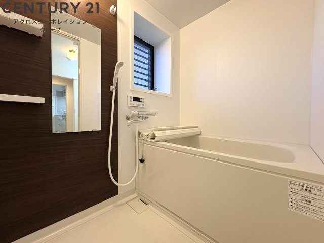 小窓あり！換気のしやすい浴室です！