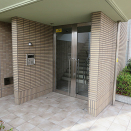 ピースコート園田のエントランス