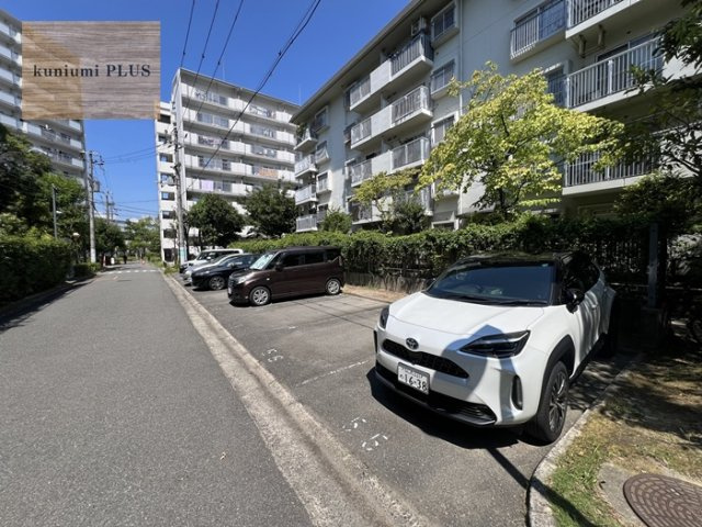 リバーサイドともぶち第一住宅第14号棟の駐車場