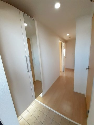 ヒルズ赤羽の玄関
