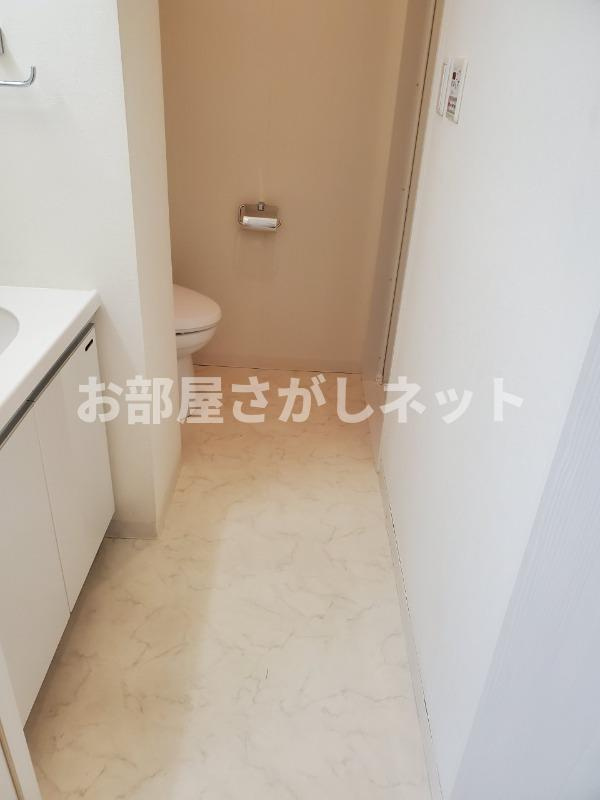 ダイナシティ西新宿【おとり物件なし】#学生・社会人にオススメ！初期費用分割払いOK！の居間・リビング