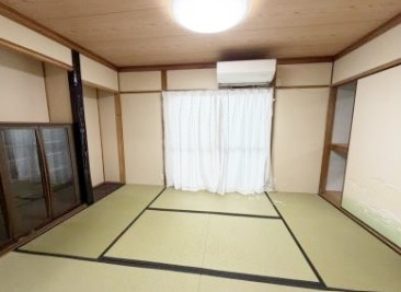 【和室】 | 尼崎市富松町４丁目　中古戸建 | 6帖の和室４部屋、ゆとりの4DK。生活施設が近隣にあり大変便利な立地
