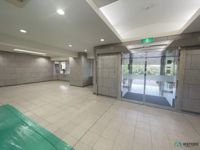 【ロビー】 | メゾンドール堺 | ５階部分ですよ！通風・眺望良好ですので、爽やかな気分でお過ごしいただけますよ！
