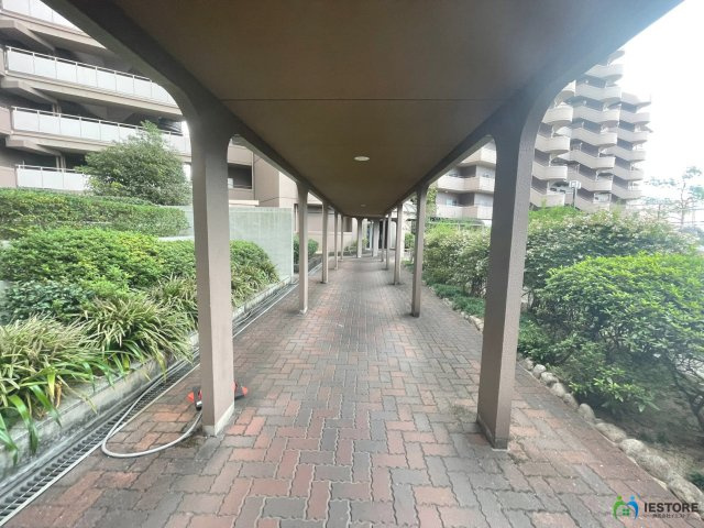 メゾンドール堺|ローソンまで徒歩５分♪ココカラファインまで徒歩８分♪プラットプラットまで徒歩７分♪お買い物に便利な立地ですね！