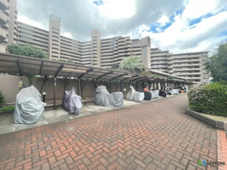 【駐輪場】 | メゾンドール堺 | 駐輪場に屋根があるので、雨の日に自転車が濡れにくく嬉しいですね♪